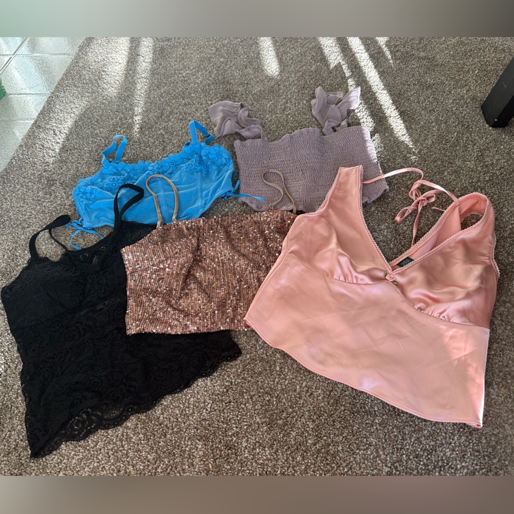 5 piece crop top/ tank top bundle! All fit women’s size small.